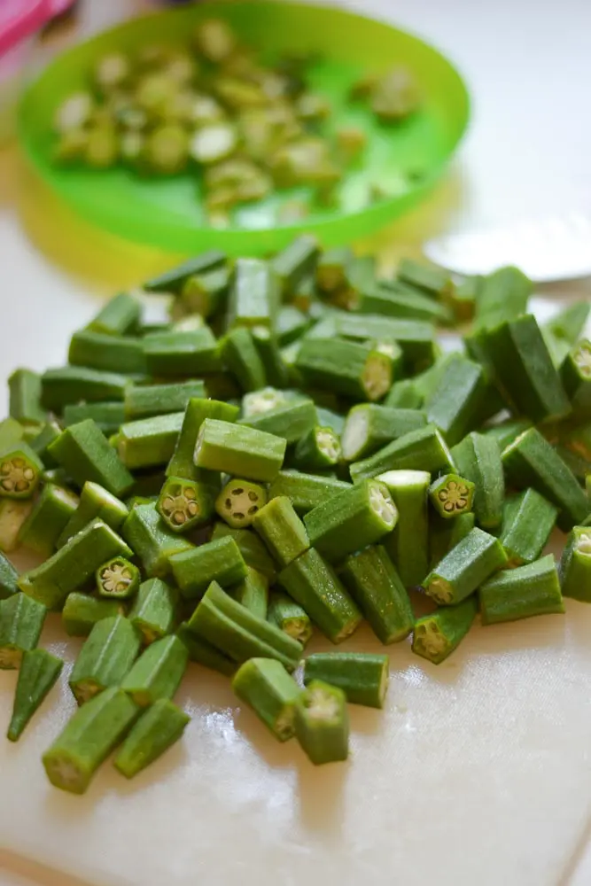 vendakkai-kara-kuzhambu-recipe-chop - 15