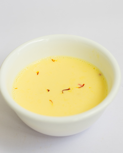 badam-halwa-step-by-step-recipe-milk-saffron-soak